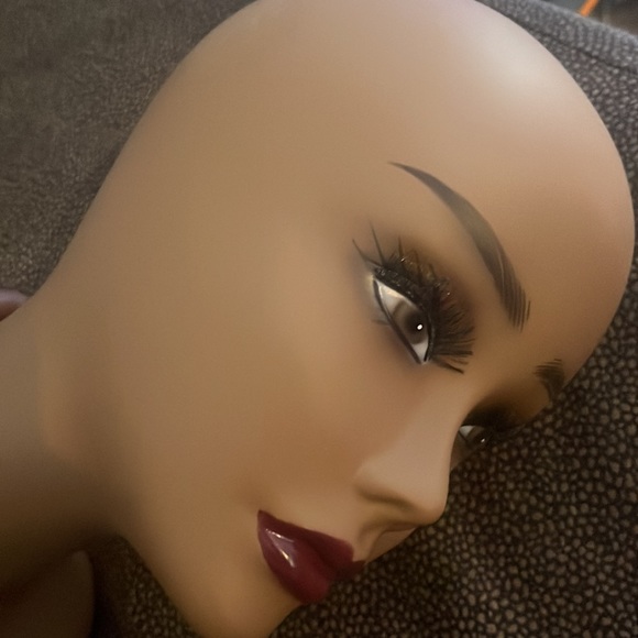 - - - mannequin head - Picture 4 of 6